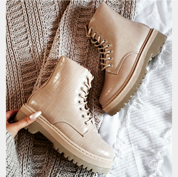 🆕The Nude collection//Nude croc print combat boot - Picture 4 of 5